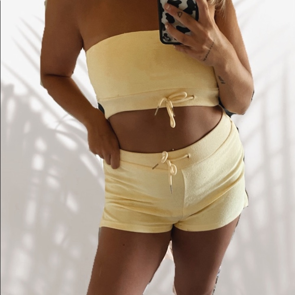 The cutest yellow set